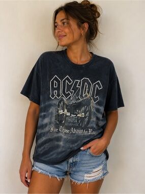 AC/DC Black Tie-Dye Cannon Graphic Tee size medium